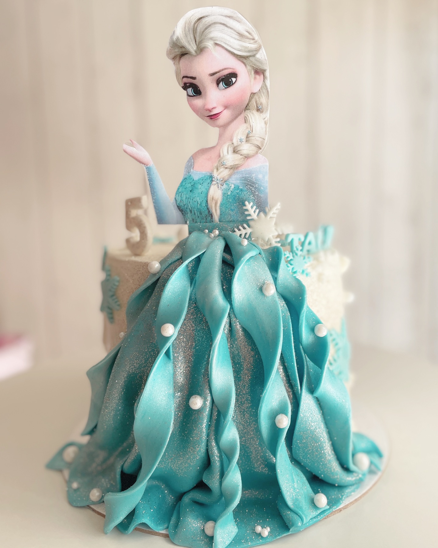 Custom Cakes gallery item