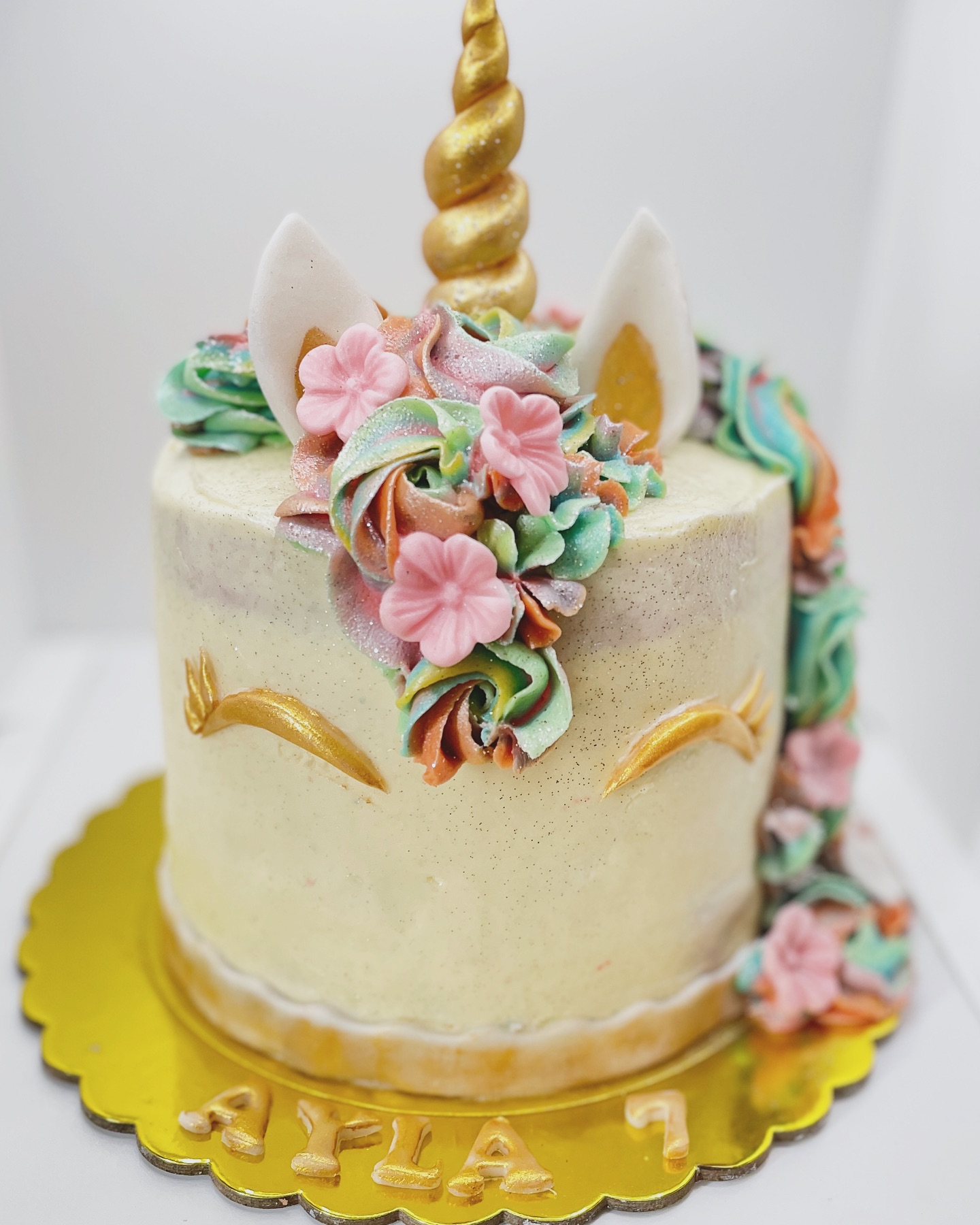Custom Cakes gallery item